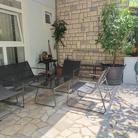 Koka Close To Sandy *