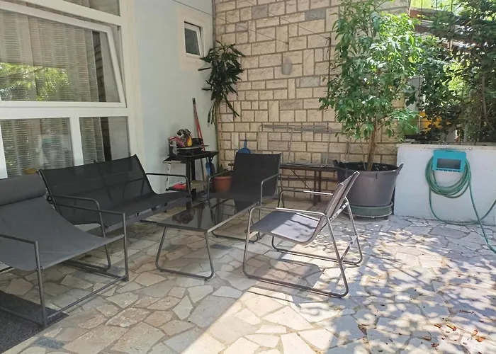 Koka Close To Sandy *