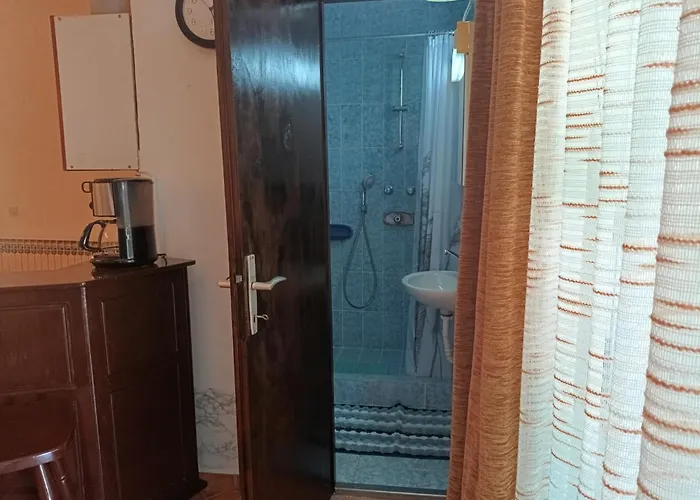 Koka Close To Sandy *